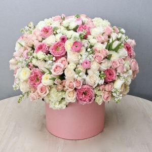 Yalikavak-Blumenbestellung - Blumen in einer Schachtel