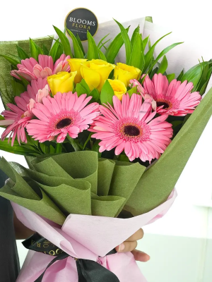  Yalıkavak Çiçek Gönder - Pembe Jerbera ve Sarı Gül Buketi
