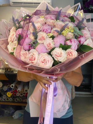  Send Flowers in Yalikavak - Premium Rose & Hydrangea Bouquet