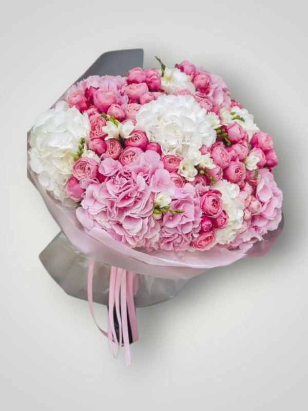  Send Flowers in Yalikavak - Premium Rose & Hydrangea Bouquet