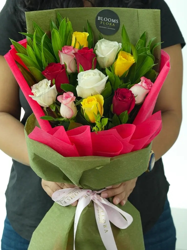  Yalikavak Flowers - 12 Colored Rose Bouquet